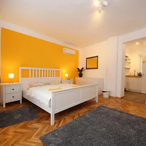 Jaderooms Apartman